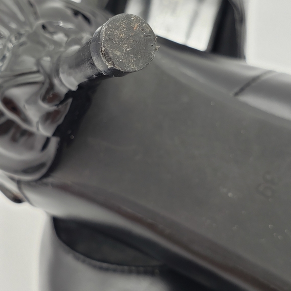 R.E.D Heels with decorative ankle and heel - Picture 7 of 16